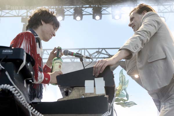 FOXYGEN - 2015-05-31 - NIMES - Grande Scene Flamingo - Sam France - Jonathan Rado